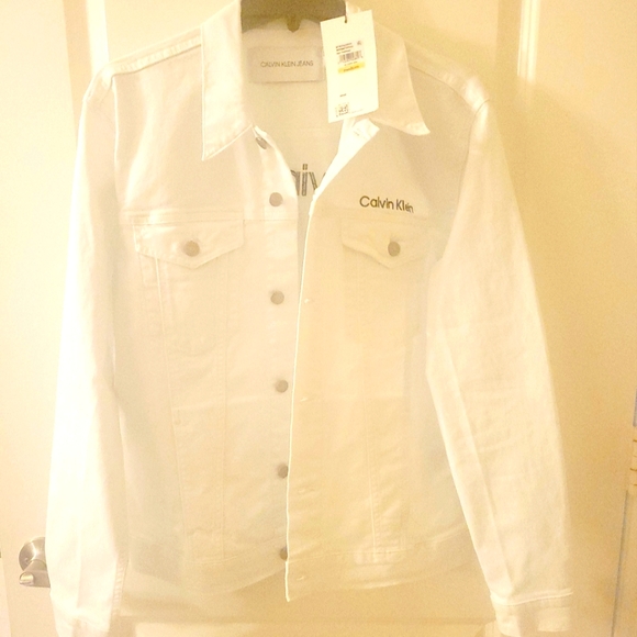 Calvin Klein - Picture 2 of 4